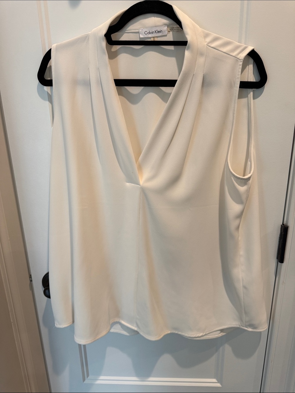 Calvin Klein Cream V-Neck Sleeveless Blouse (XL)